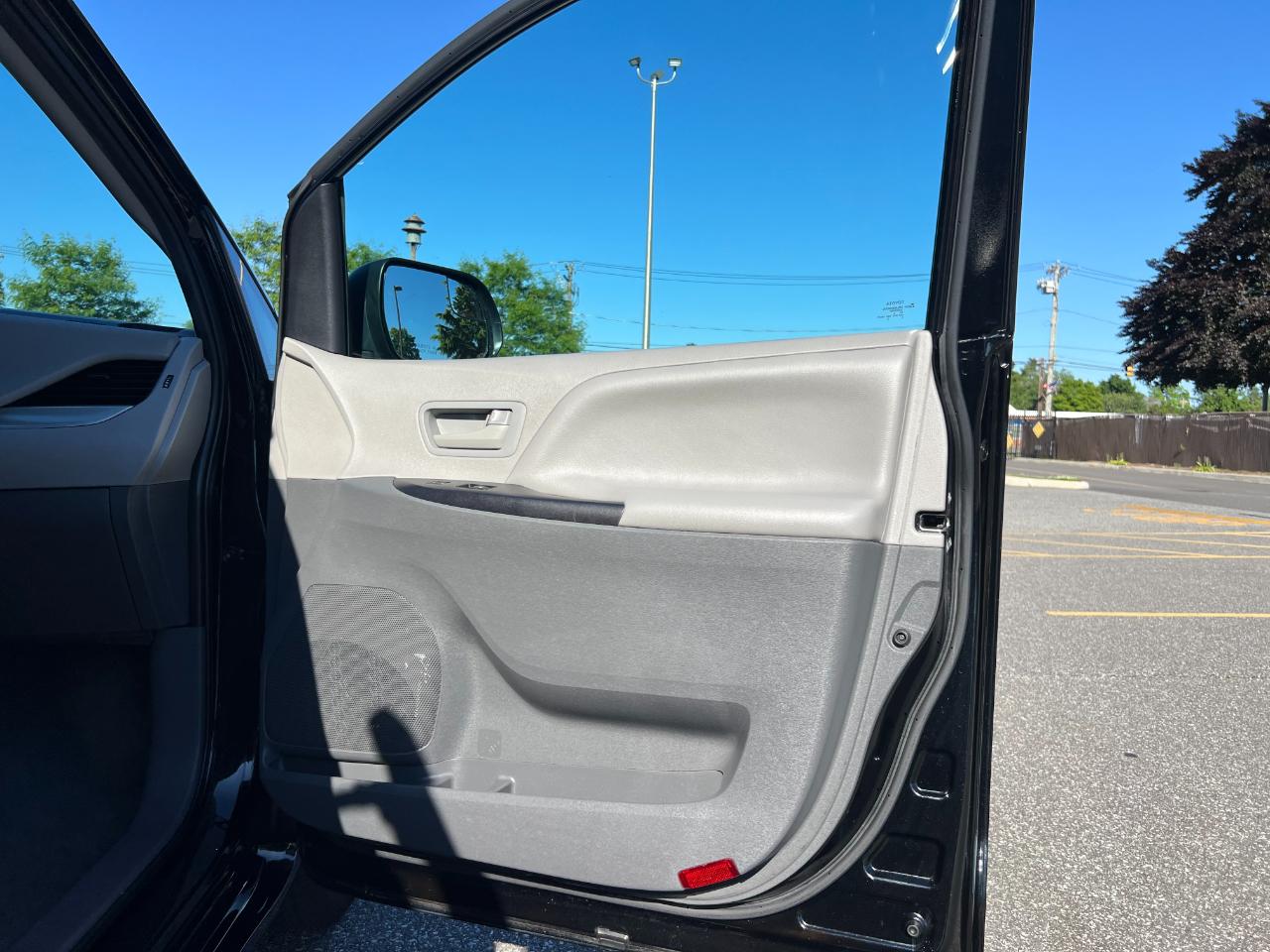 Toyota Sienna LE 7-Passenger Mobility 2020