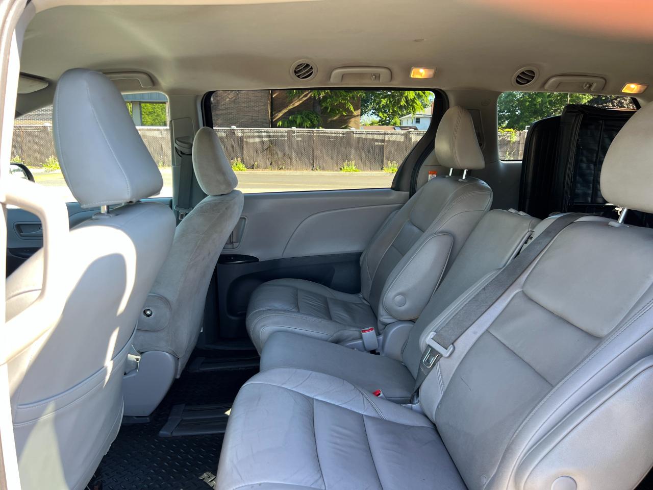 Toyota Sienna LE 7-Passenger Mobility 2020