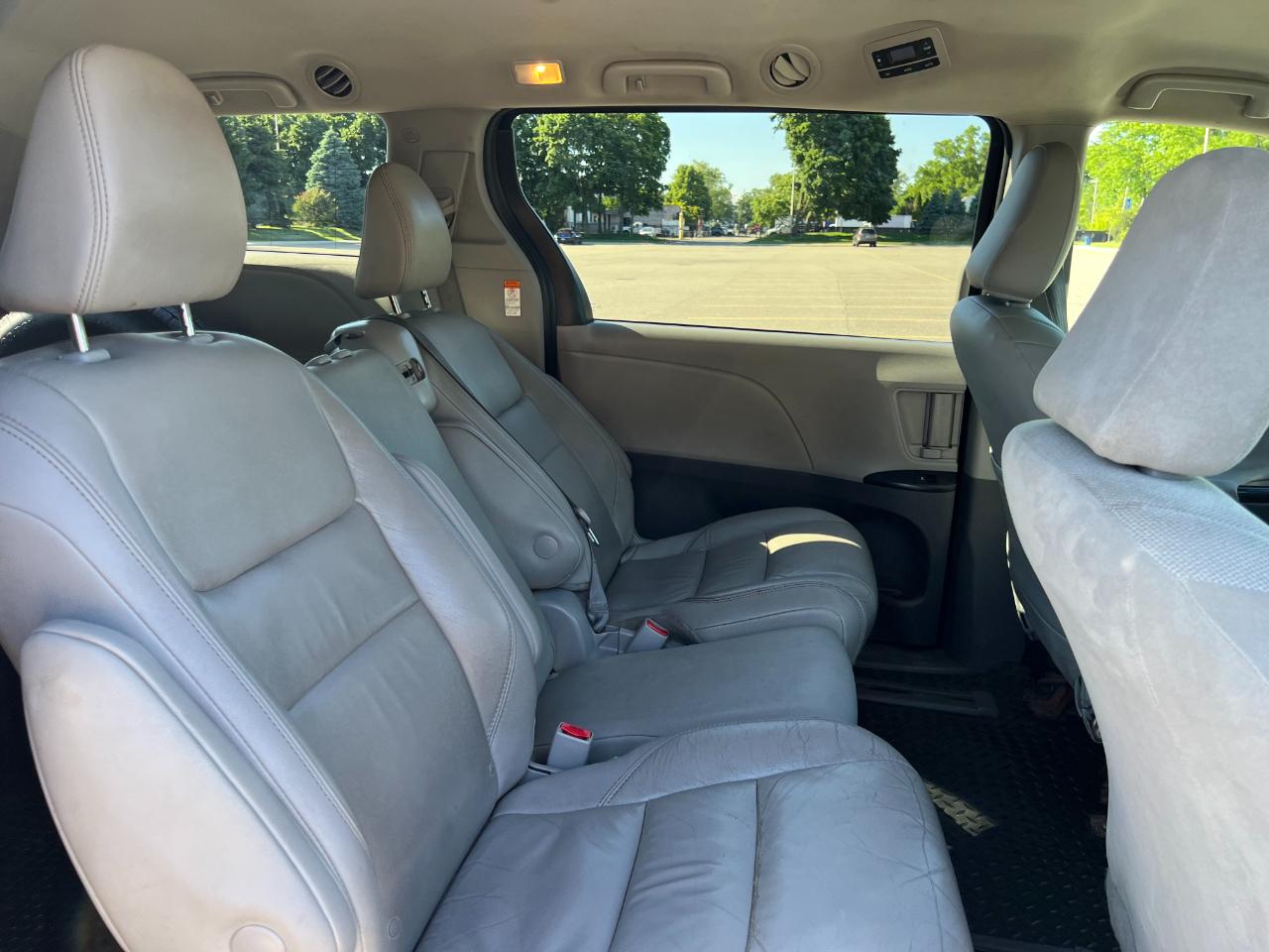 Toyota Sienna LE 7-Passenger Mobility 2020