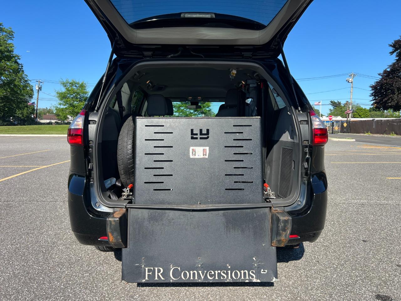 Toyota Sienna LE 7-Passenger Mobility 2020