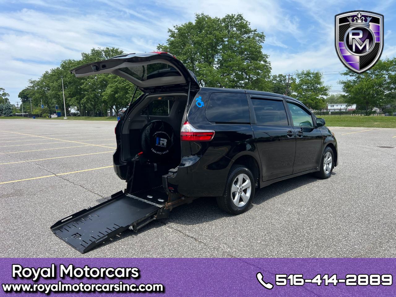 Toyota Sienna LE 7-Passenger Mobility 2020