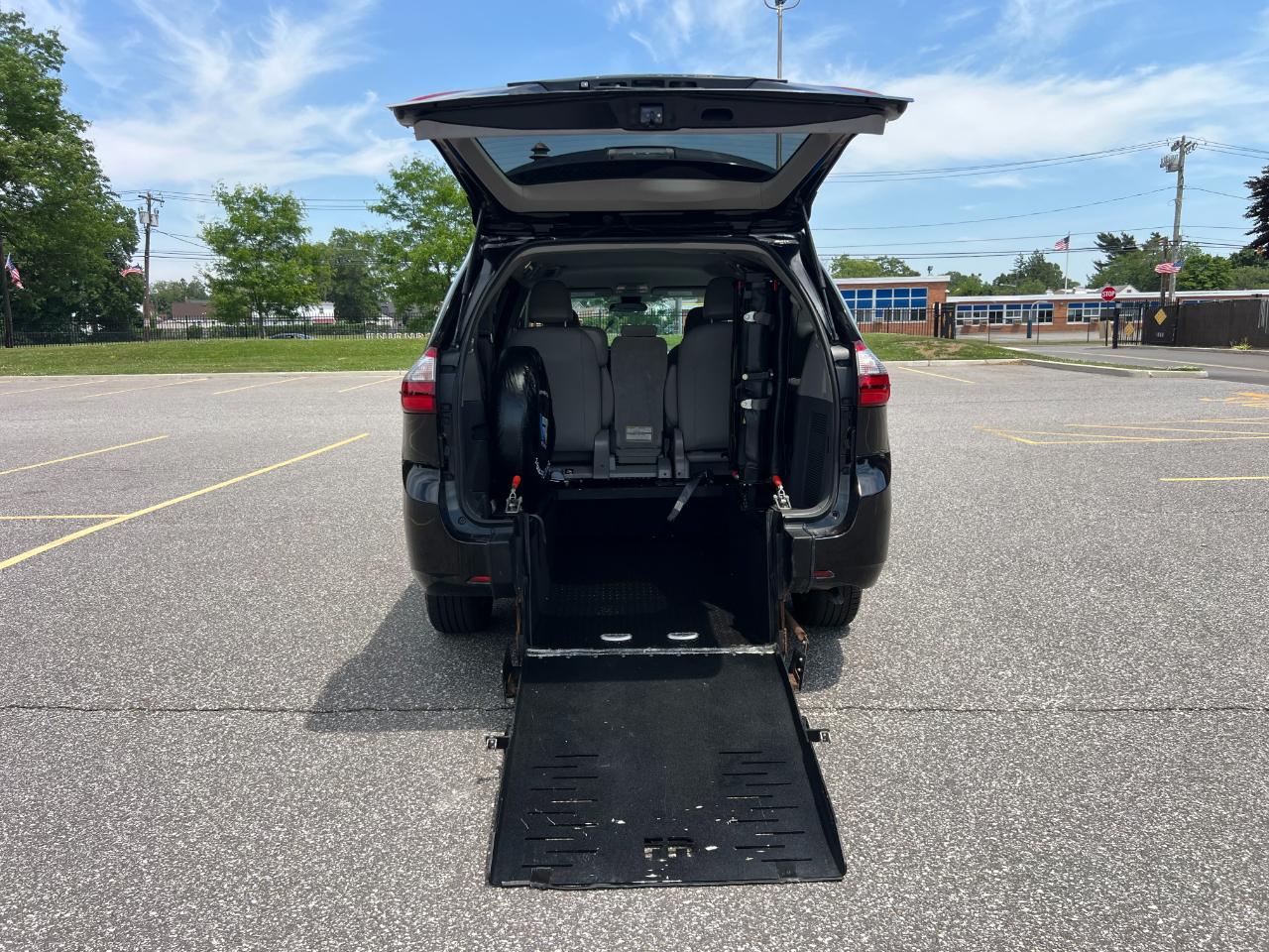 Toyota Sienna LE 7-Passenger Mobility 2020