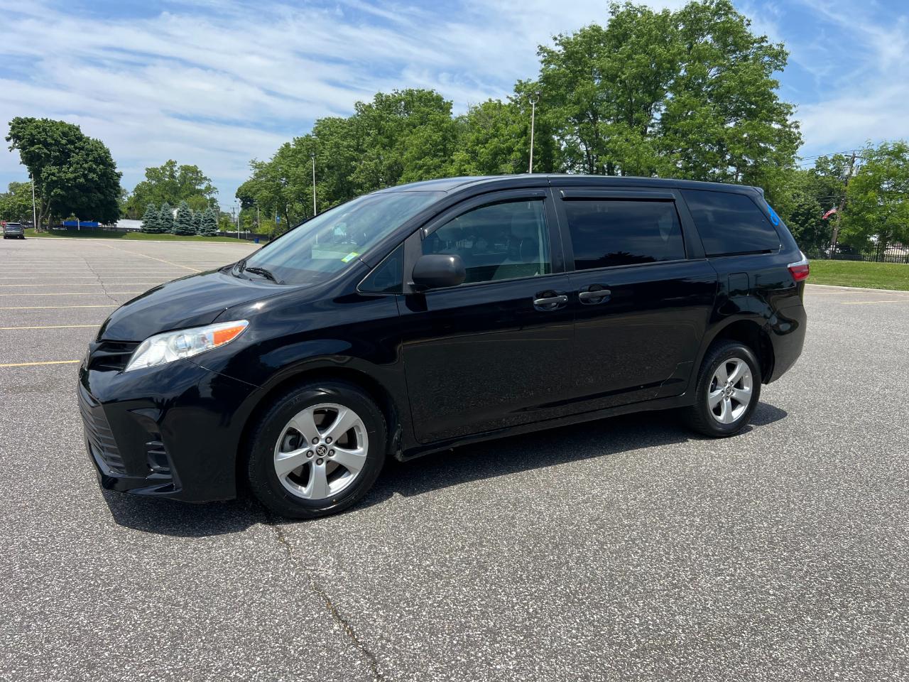 Toyota Sienna LE 7-Passenger Mobility 2020