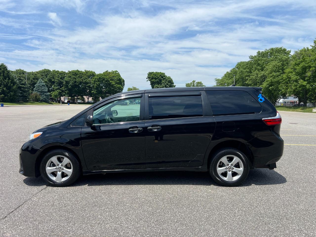 Toyota Sienna LE 7-Passenger Mobility 2020
