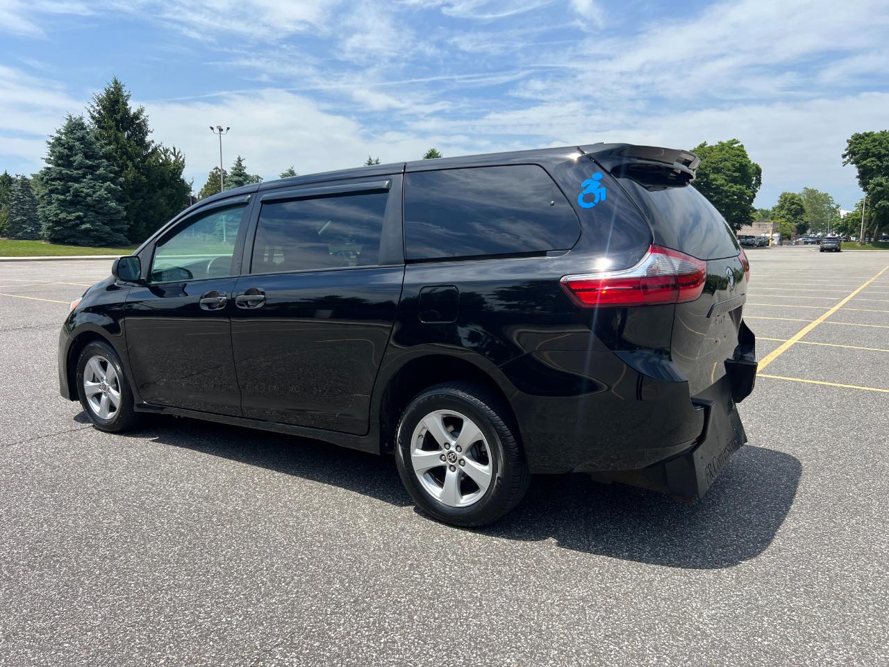Toyota Sienna LE 7-Passenger Mobility 2020