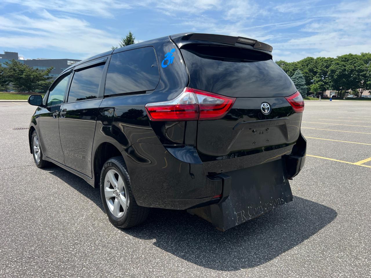 Toyota Sienna LE 7-Passenger Mobility 2020