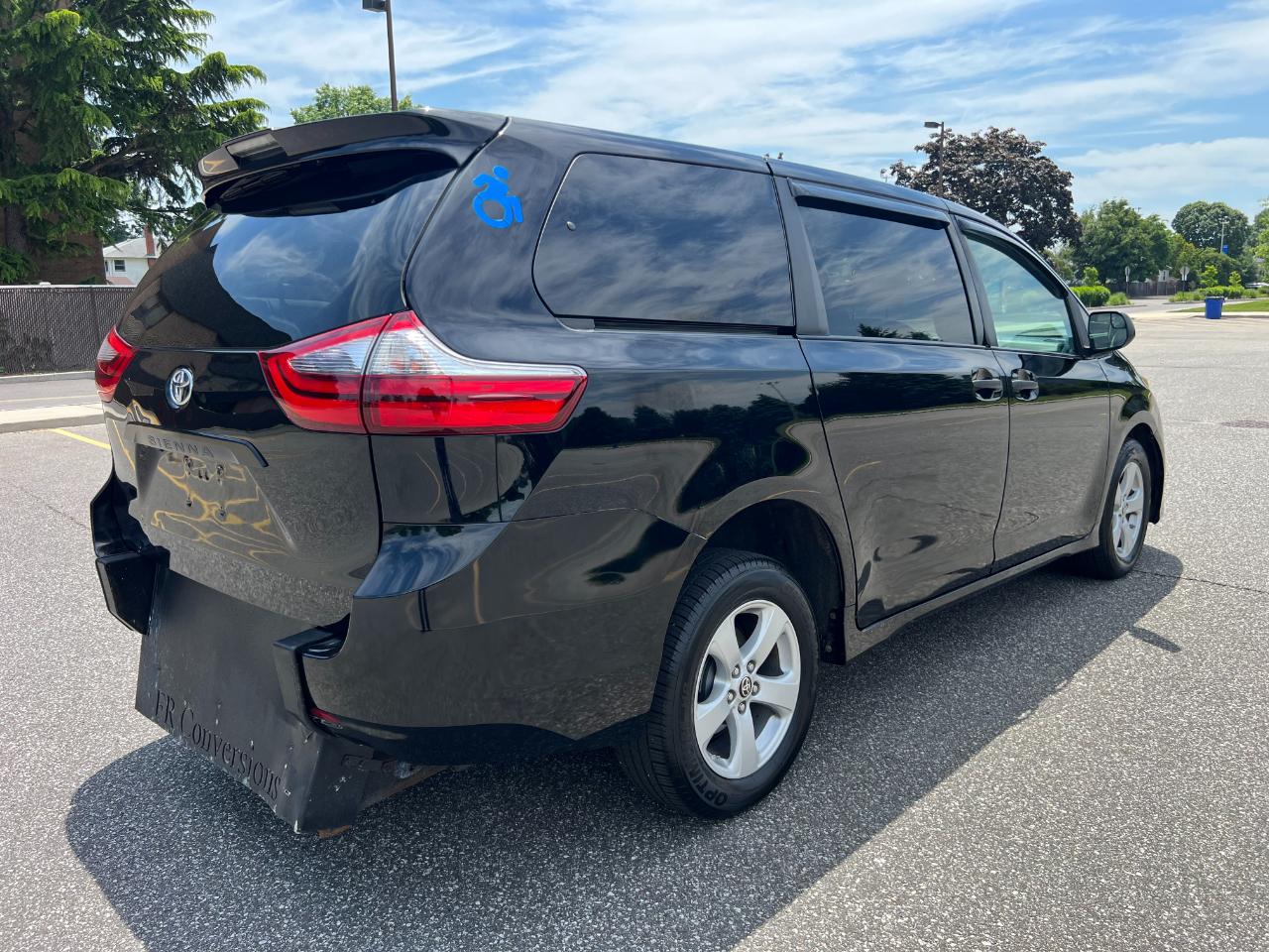 Toyota Sienna LE 7-Passenger Mobility 2020