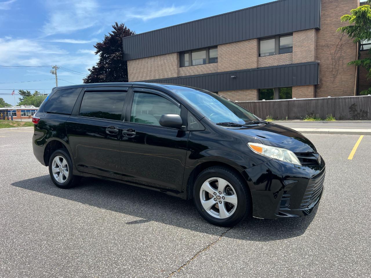 Toyota Sienna LE 7-Passenger Mobility 2020