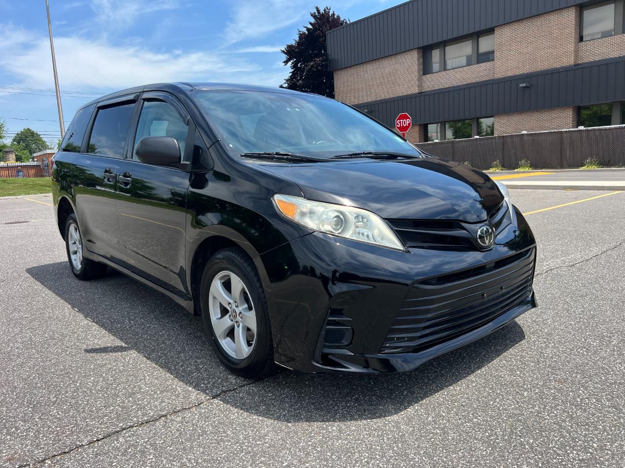 Toyota Sienna LE 7-Passenger Mobility 2020