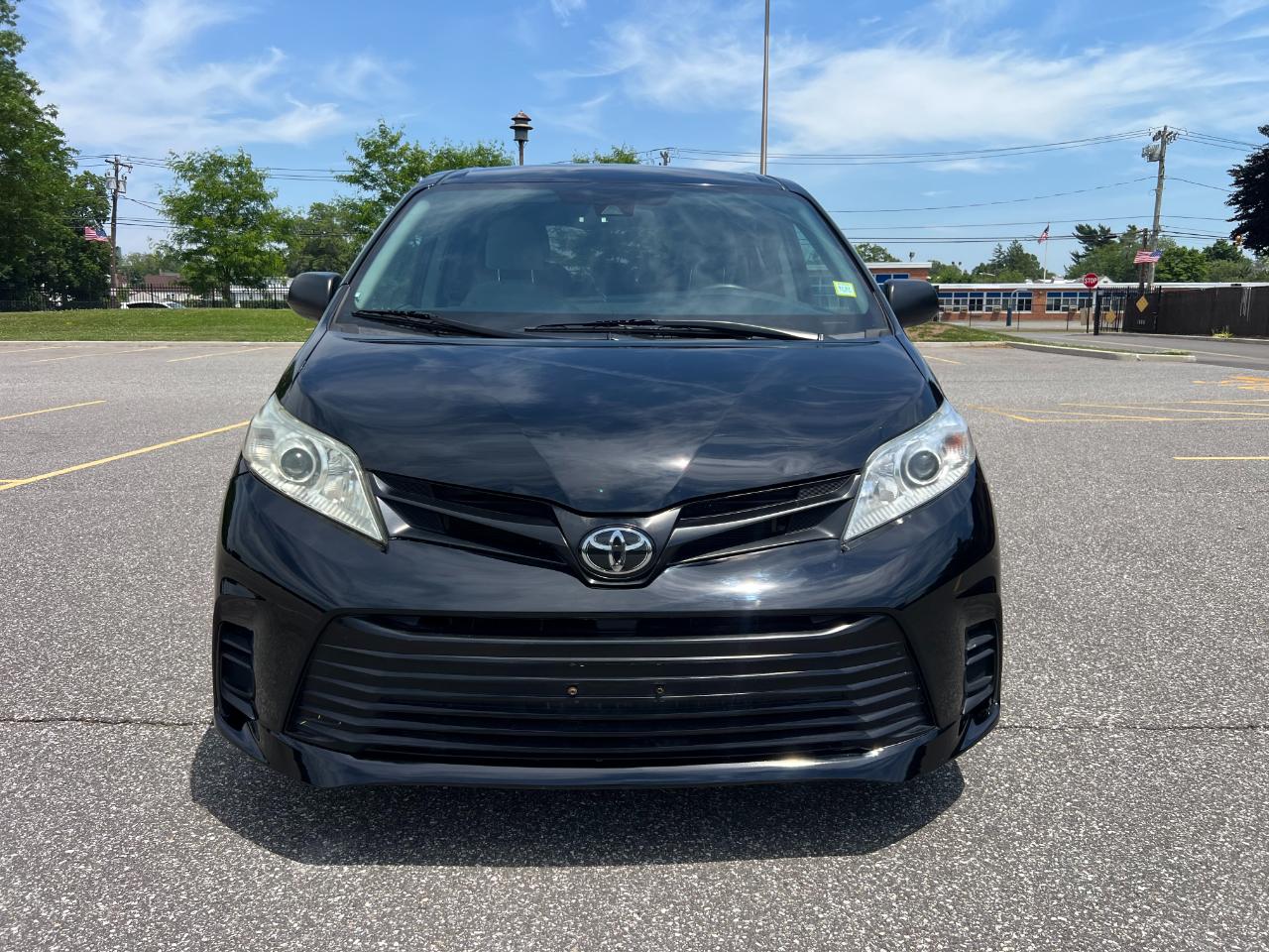 Toyota Sienna LE 7-Passenger Mobility 2020