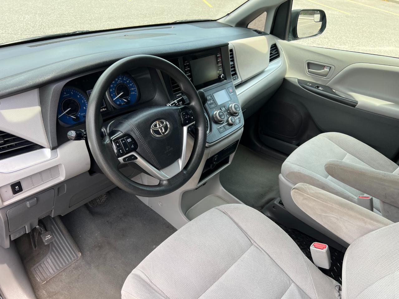 Toyota Sienna LE 7-Passenger Mobility 2020