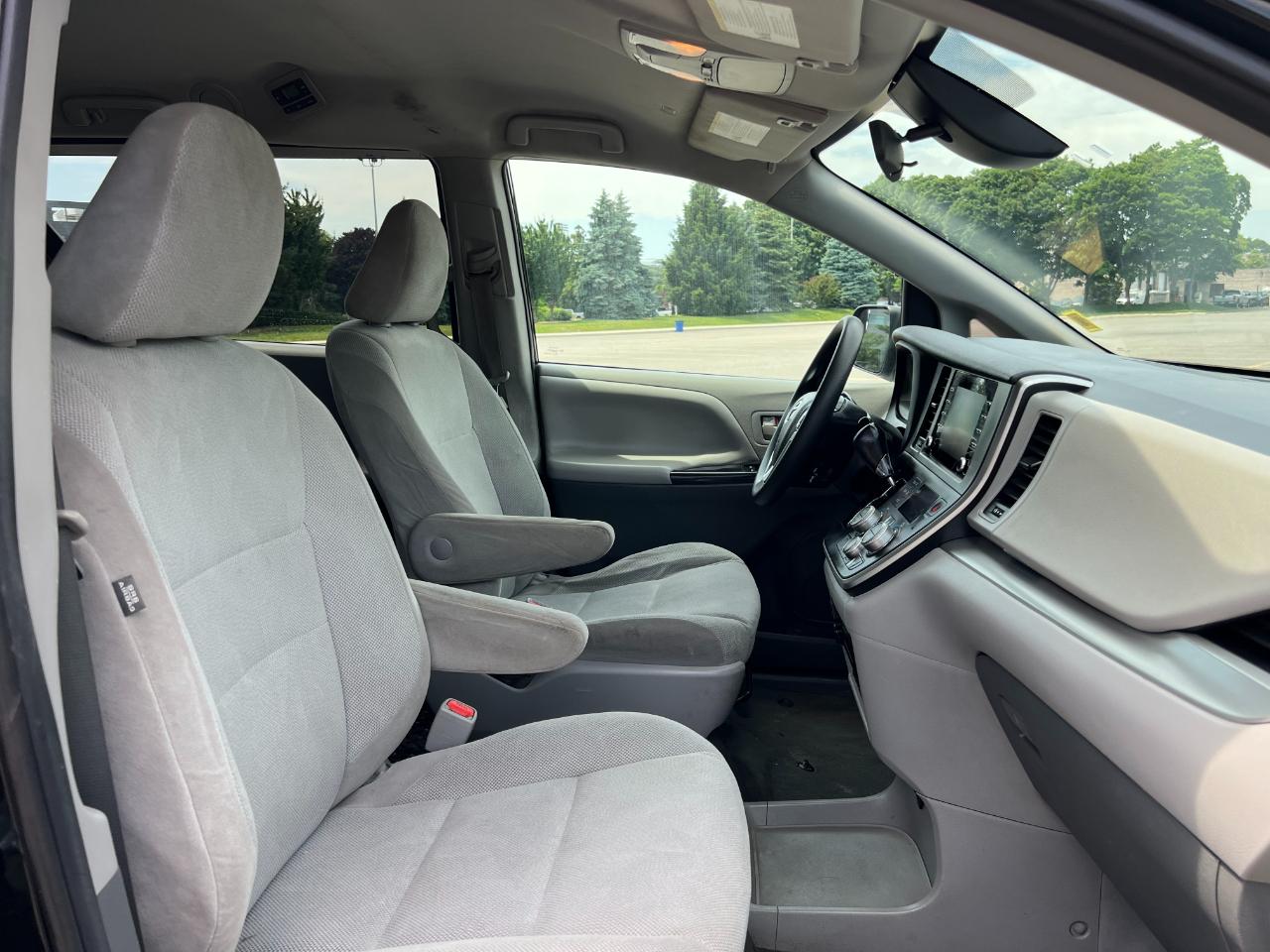 Toyota Sienna LE 7-Passenger Mobility 2020