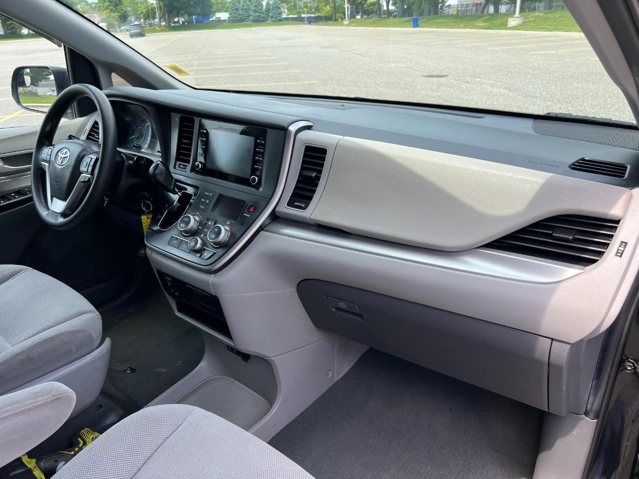 Toyota Sienna LE 7-Passenger Mobility 2020