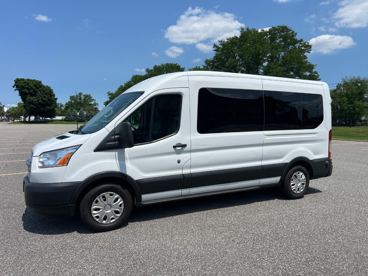 Ford Transit 350 Wagon Med. Roof XL w/Sliding Pass. 148-in. WB 2019
