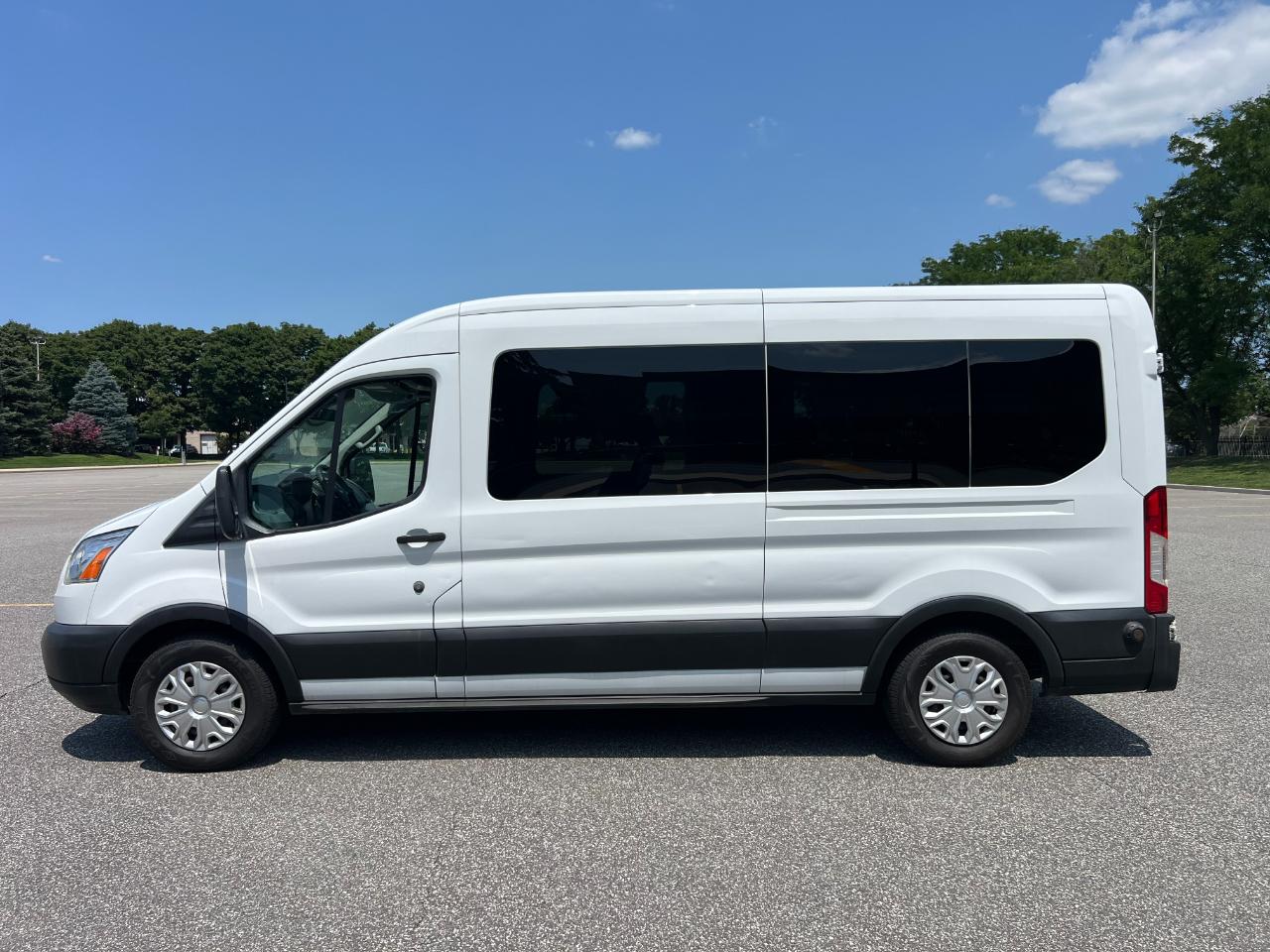 Ford Transit 350 Wagon Med. Roof XL w/Sliding Pass. 148-in. WB 2019