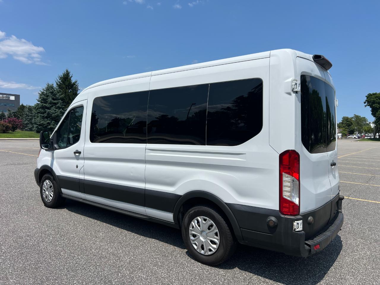 Ford Transit 350 Wagon Med. Roof XL w/Sliding Pass. 148-in. WB 2019