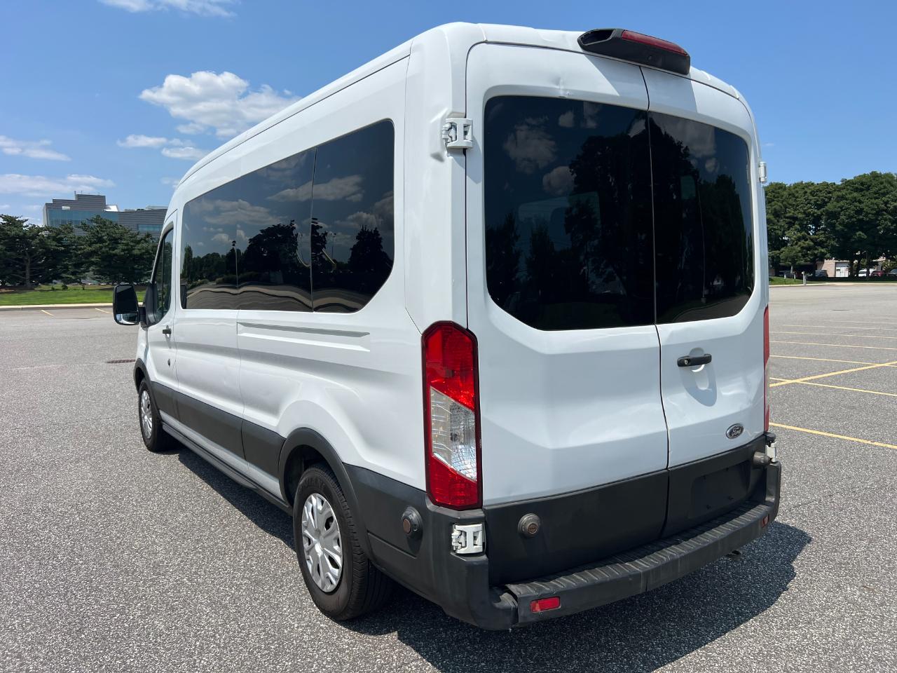 Ford Transit 350 Wagon Med. Roof XL w/Sliding Pass. 148-in. WB 2019