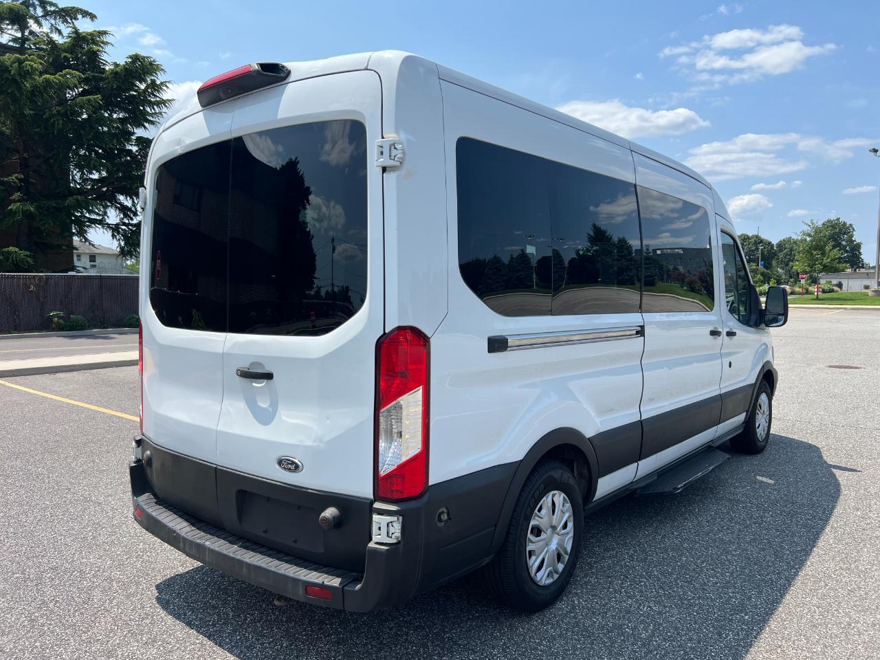 Ford Transit 350 Wagon Med. Roof XL w/Sliding Pass. 148-in. WB 2019