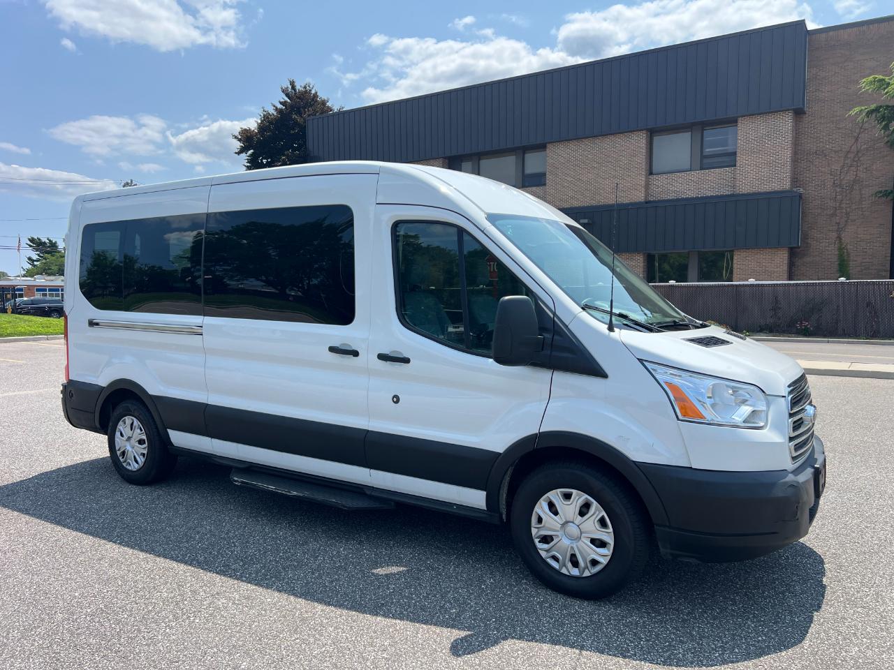Ford Transit 350 Wagon Med. Roof XL w/Sliding Pass. 148-in. WB 2019