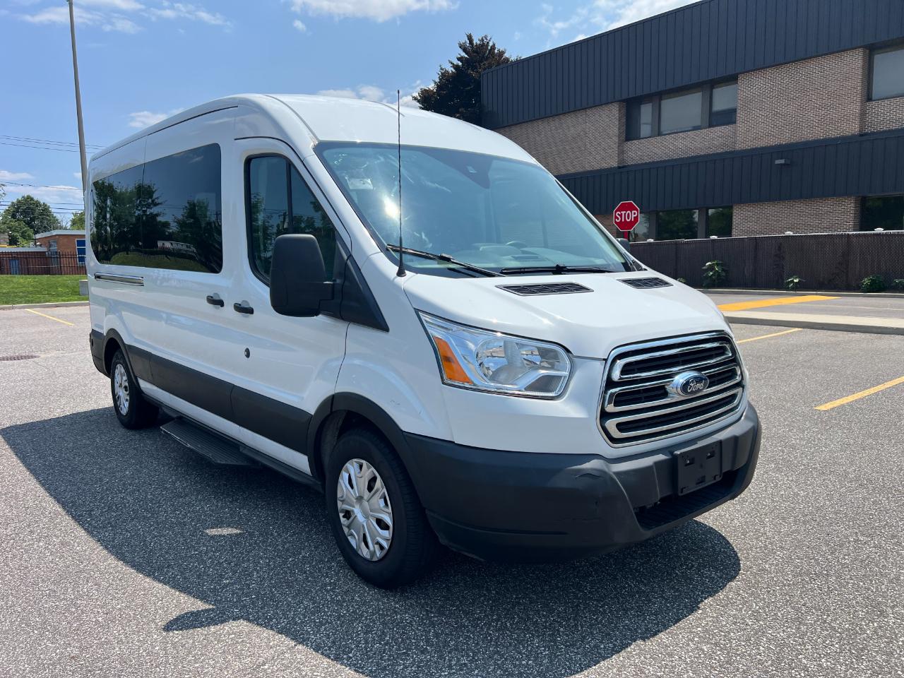 Ford Transit 350 Wagon Med. Roof XL w/Sliding Pass. 148-in. WB 2019