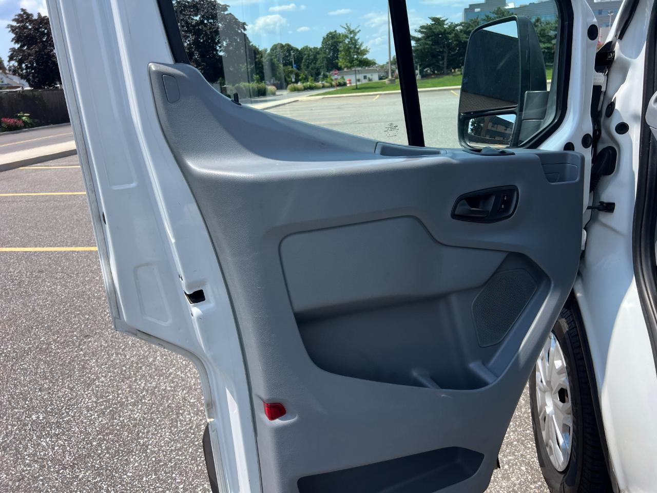 Ford Transit 350 Wagon Med. Roof XL w/Sliding Pass. 148-in. WB 2019