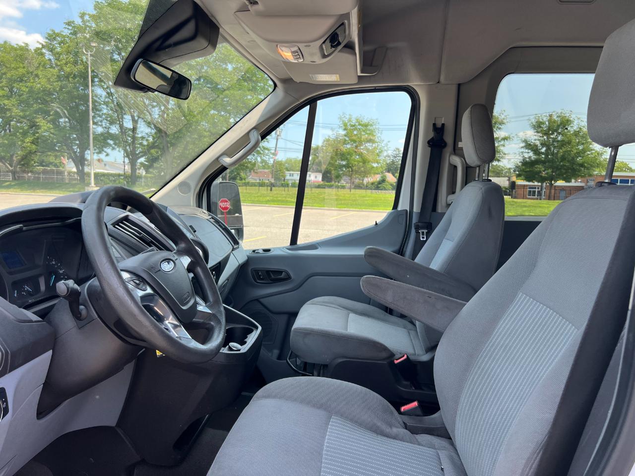 Ford Transit 350 Wagon Med. Roof XL w/Sliding Pass. 148-in. WB 2019
