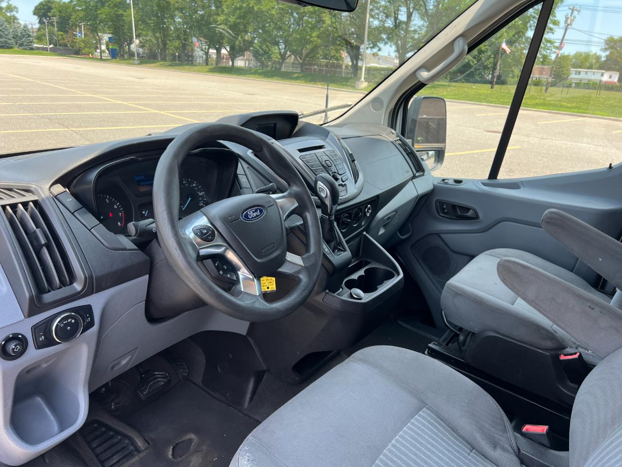 Ford Transit 350 Wagon Med. Roof XL w/Sliding Pass. 148-in. WB 2019