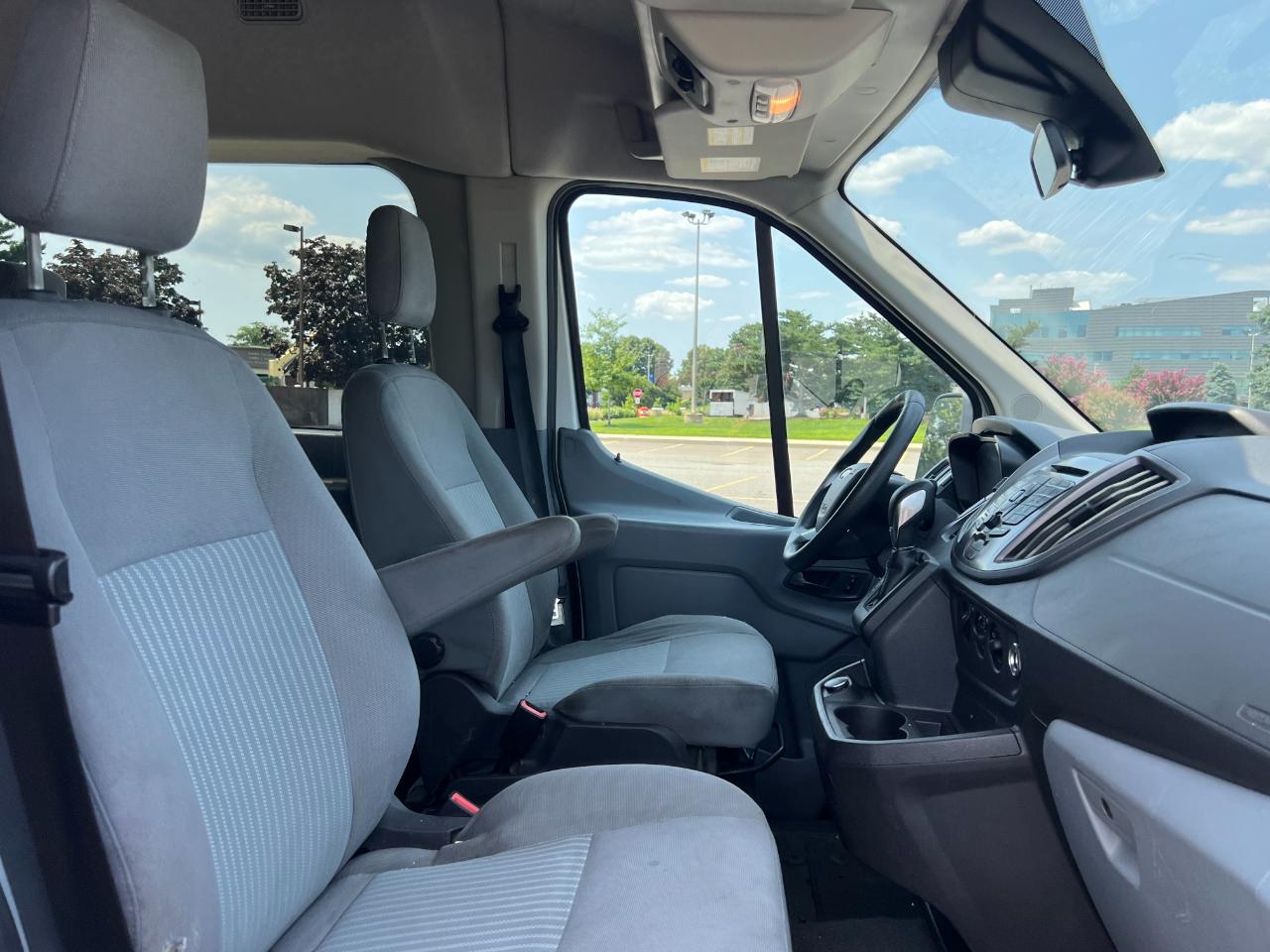 Ford Transit 350 Wagon Med. Roof XL w/Sliding Pass. 148-in. WB 2019