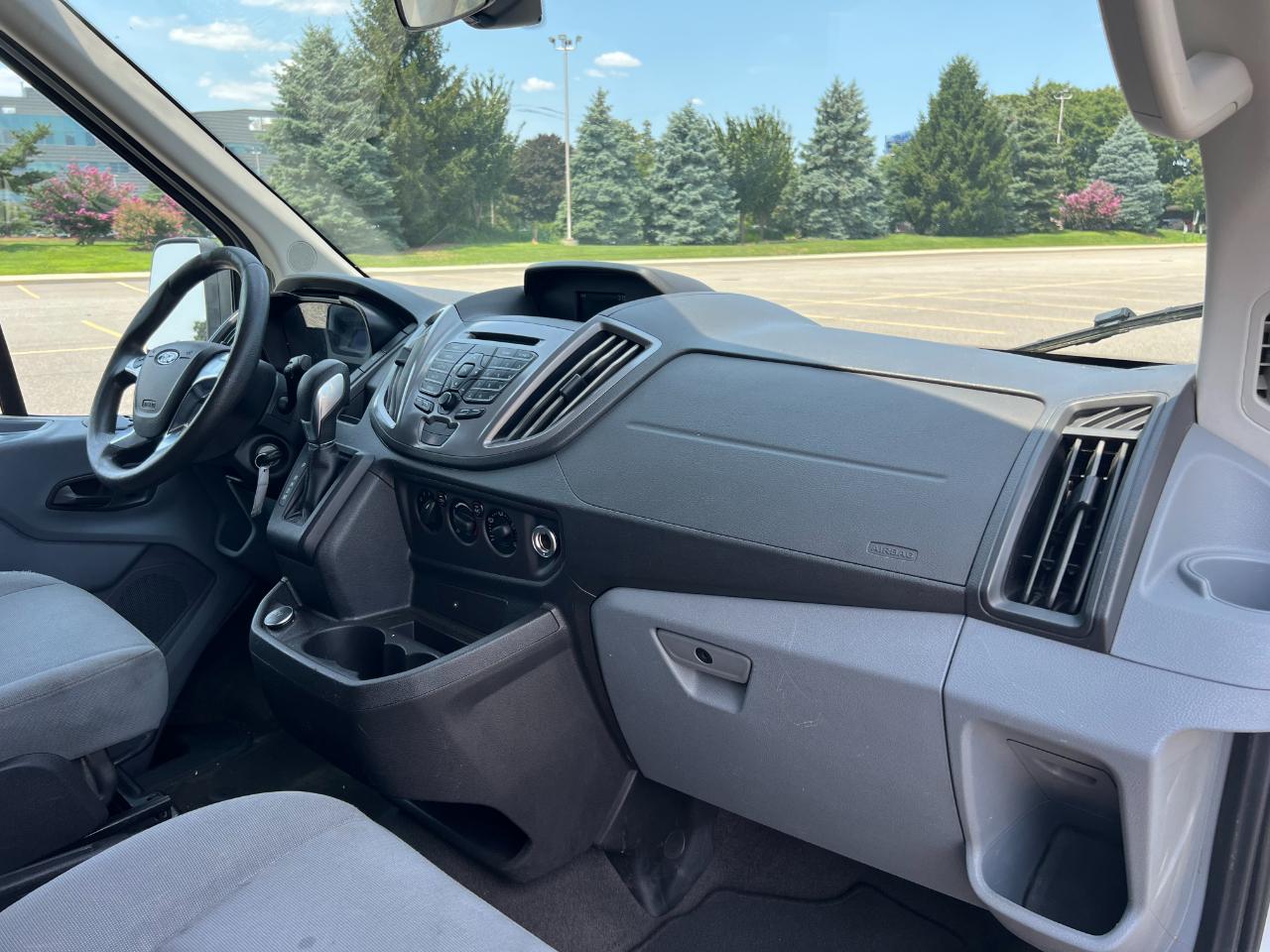 Ford Transit 350 Wagon Med. Roof XL w/Sliding Pass. 148-in. WB 2019