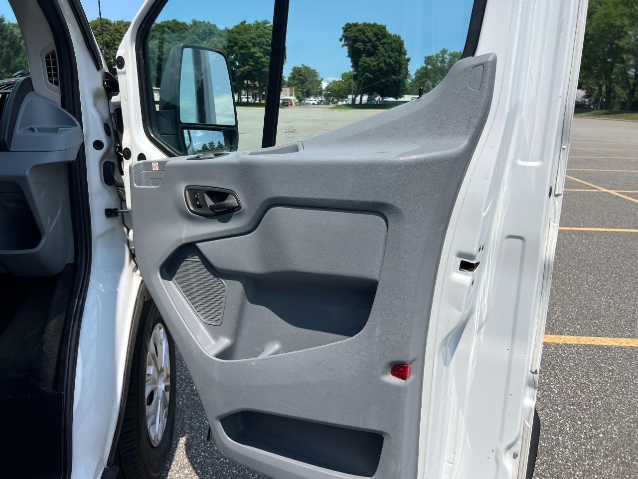 Ford Transit 350 Wagon Med. Roof XL w/Sliding Pass. 148-in. WB 2019