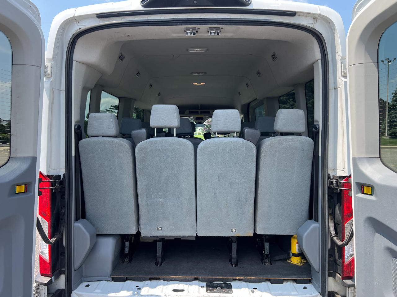Ford Transit 350 Wagon Med. Roof XL w/Sliding Pass. 148-in. WB 2019