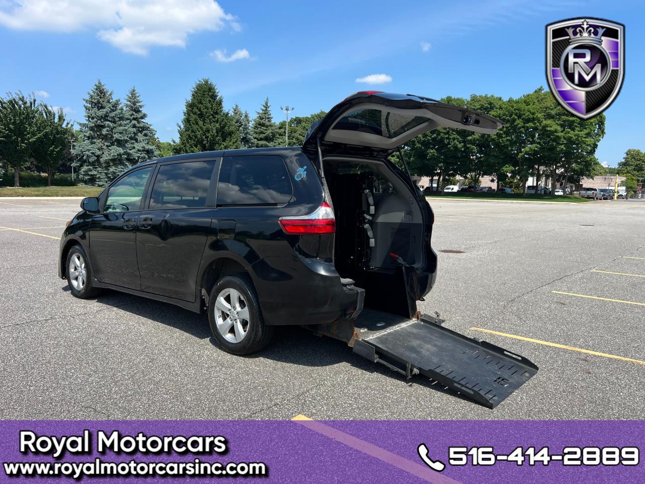 Toyota Sienna LE 7-Passenger Mobility 2020