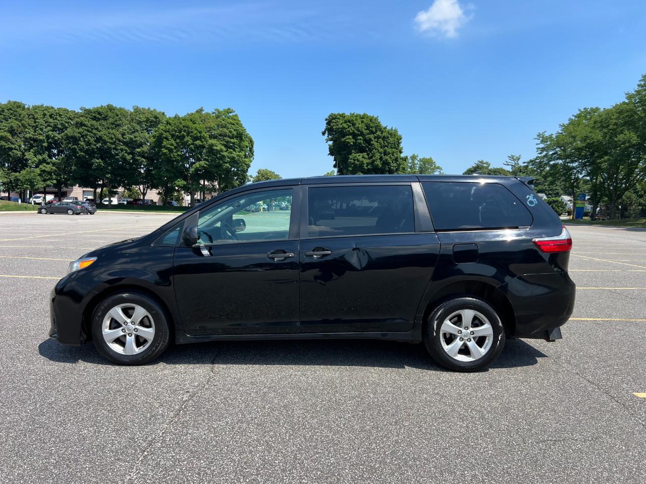Toyota Sienna LE 7-Passenger Mobility 2020