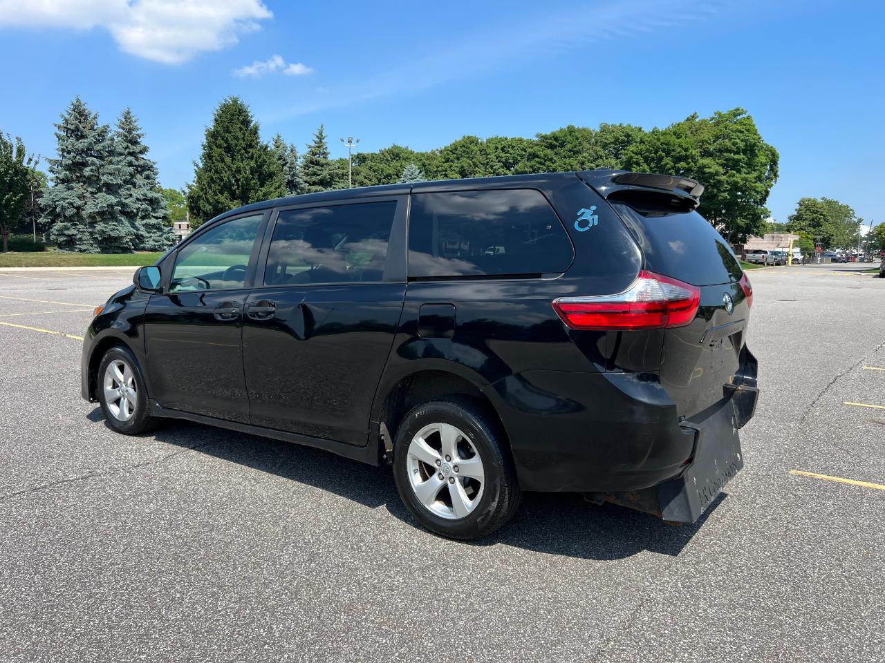 Toyota Sienna LE 7-Passenger Mobility 2020