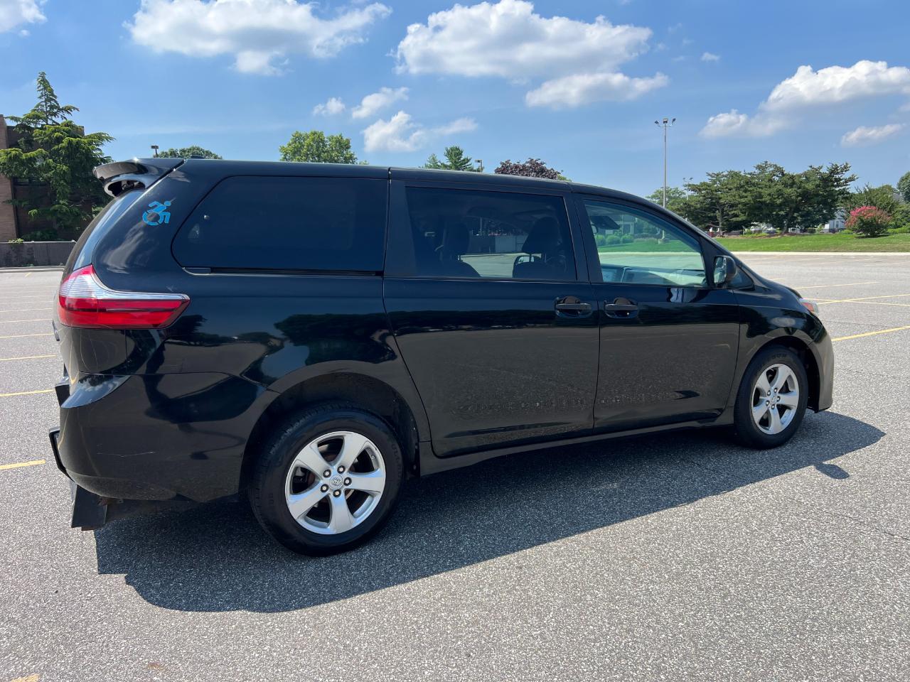 Toyota Sienna LE 7-Passenger Mobility 2020