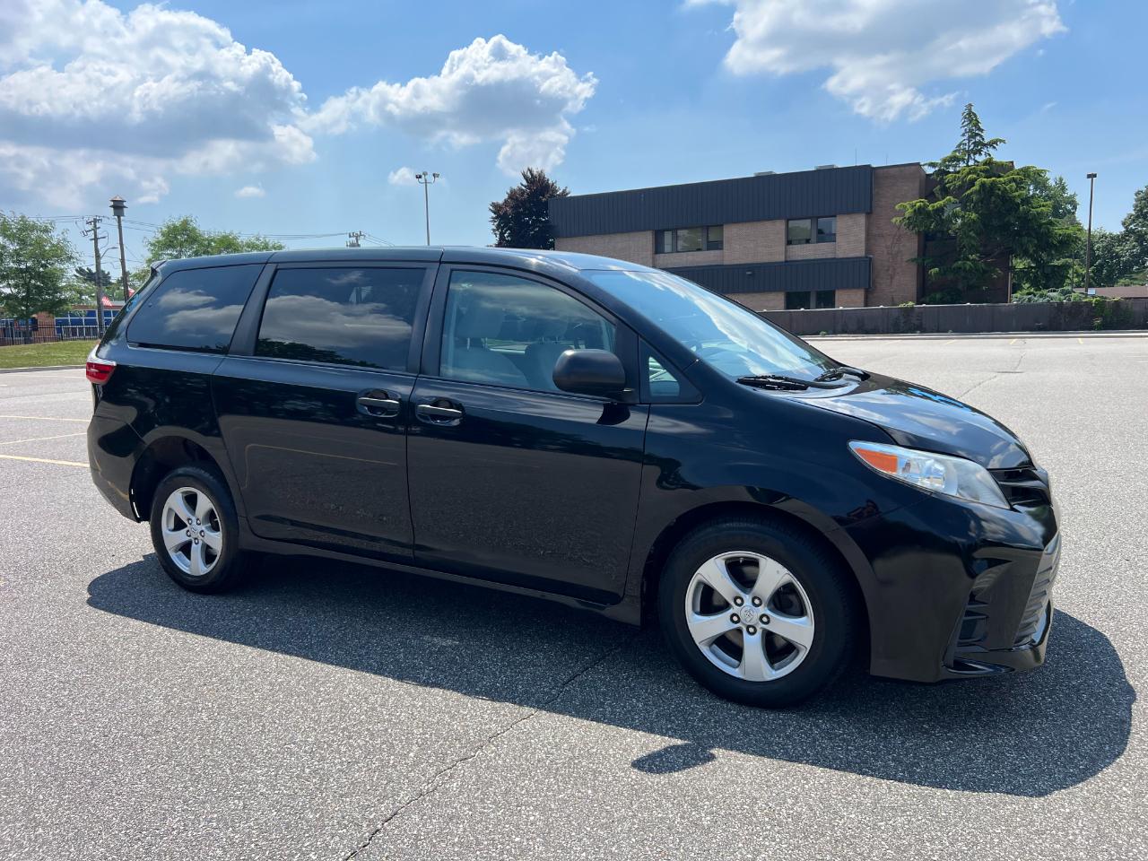 Toyota Sienna LE 7-Passenger Mobility 2020