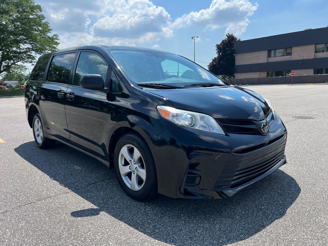 Toyota Sienna LE 7-Passenger Mobility 2020