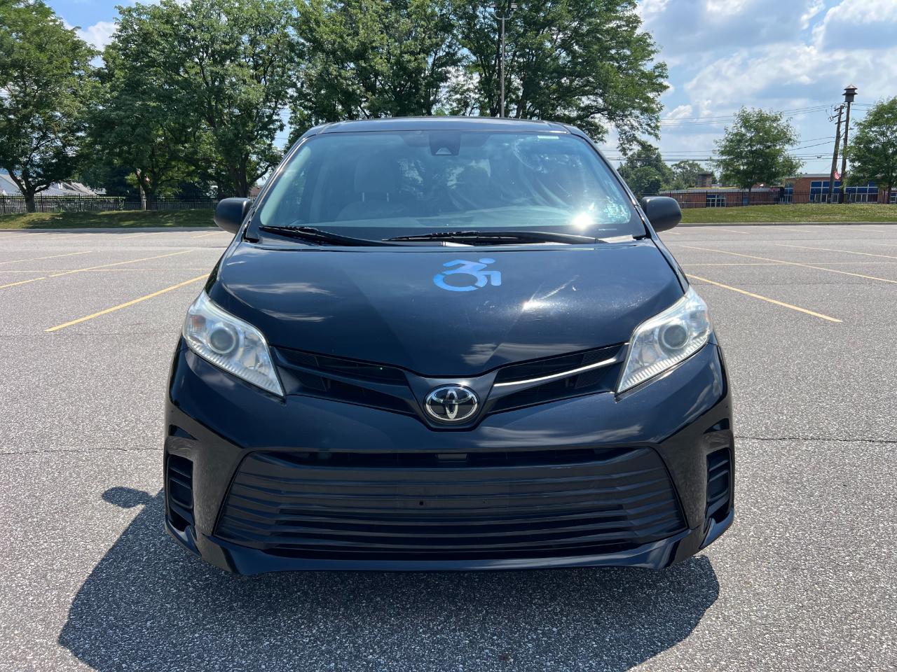 Toyota Sienna LE 7-Passenger Mobility 2020