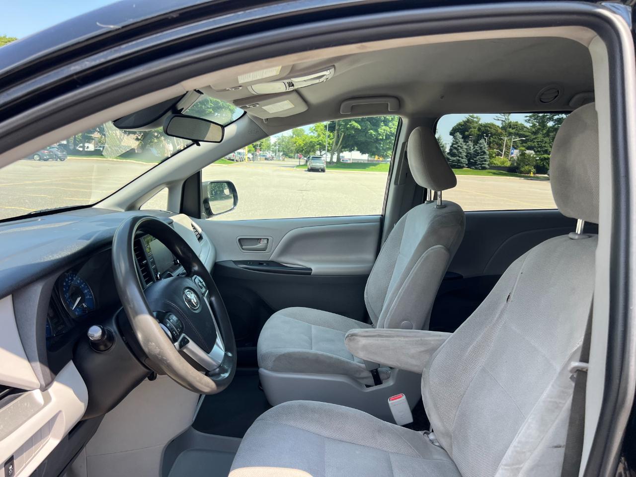 Toyota Sienna LE 7-Passenger Mobility 2020