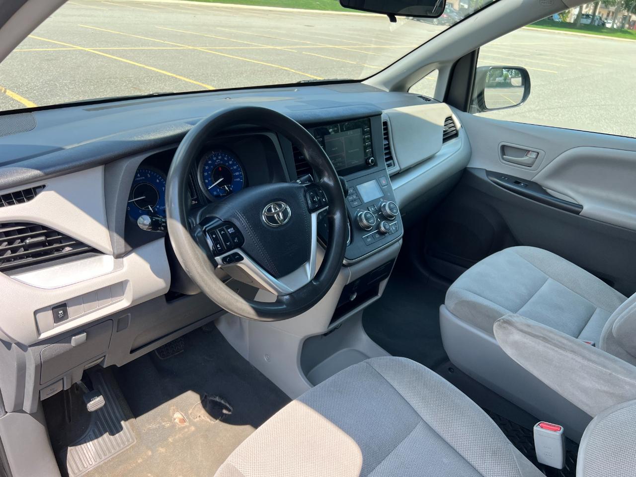 Toyota Sienna LE 7-Passenger Mobility 2020
