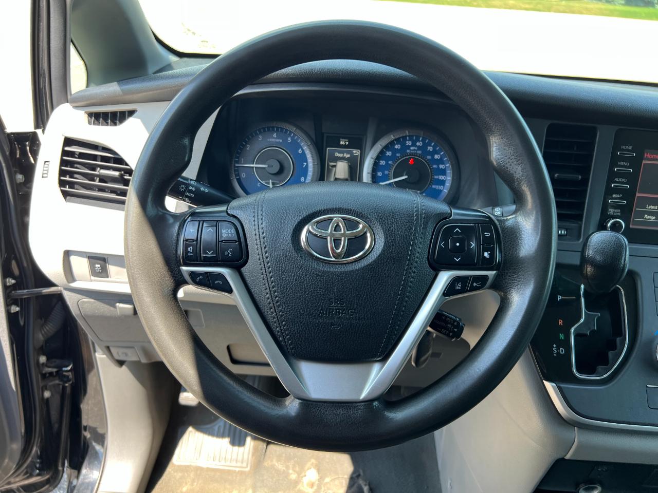 Toyota Sienna LE 7-Passenger Mobility 2020
