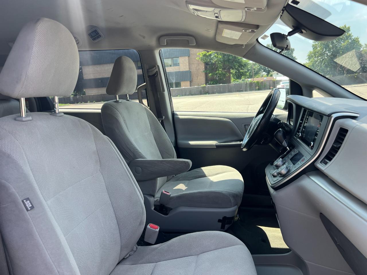Toyota Sienna LE 7-Passenger Mobility 2020
