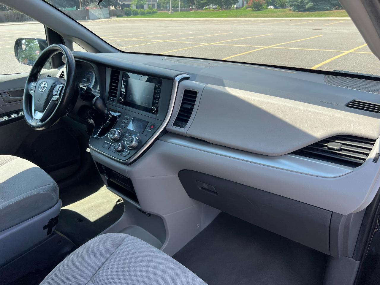 Toyota Sienna LE 7-Passenger Mobility 2020