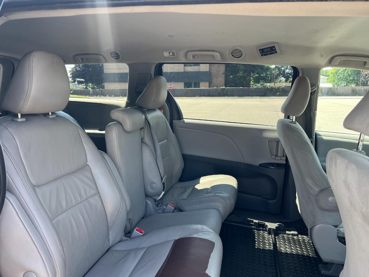 Toyota Sienna LE 7-Passenger Mobility 2020