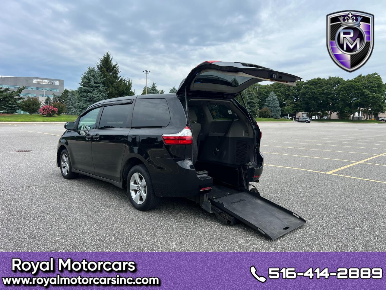 2019 Toyota Sienna LE 7-Passenger Mobility
