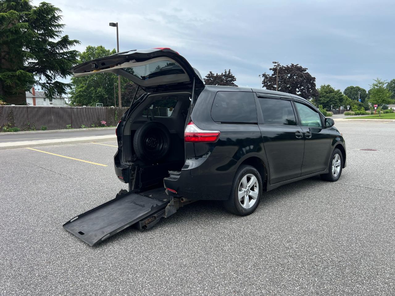 Toyota Sienna LE 7-Passenger Mobility 2019