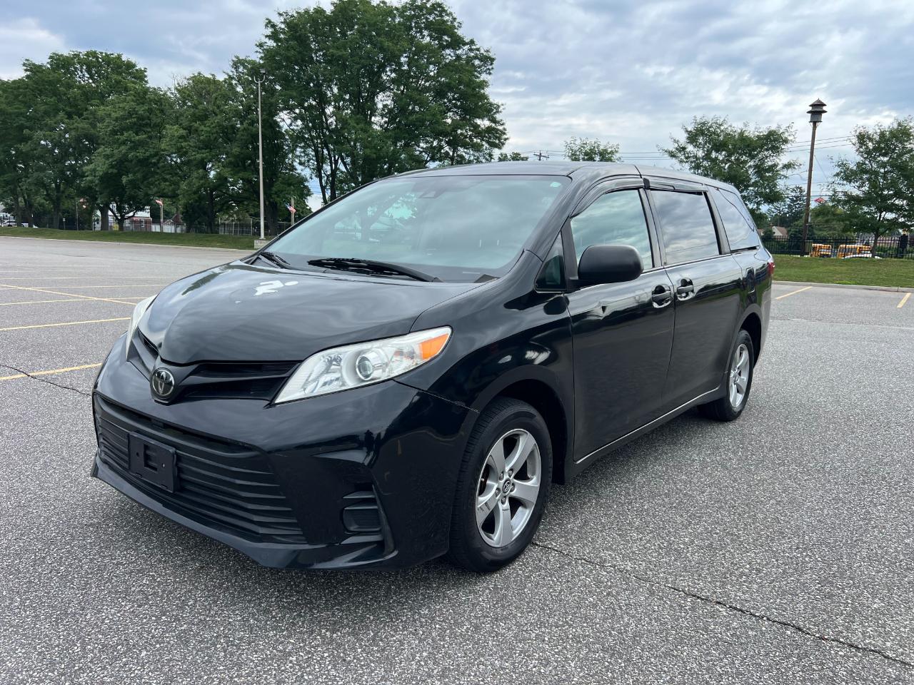 Toyota Sienna LE 7-Passenger Mobility 2019