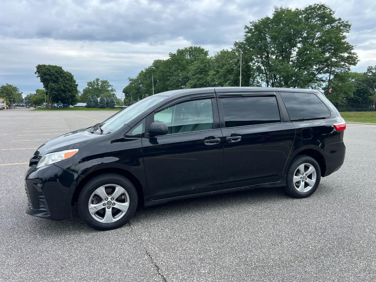 Toyota Sienna LE 7-Passenger Mobility 2019