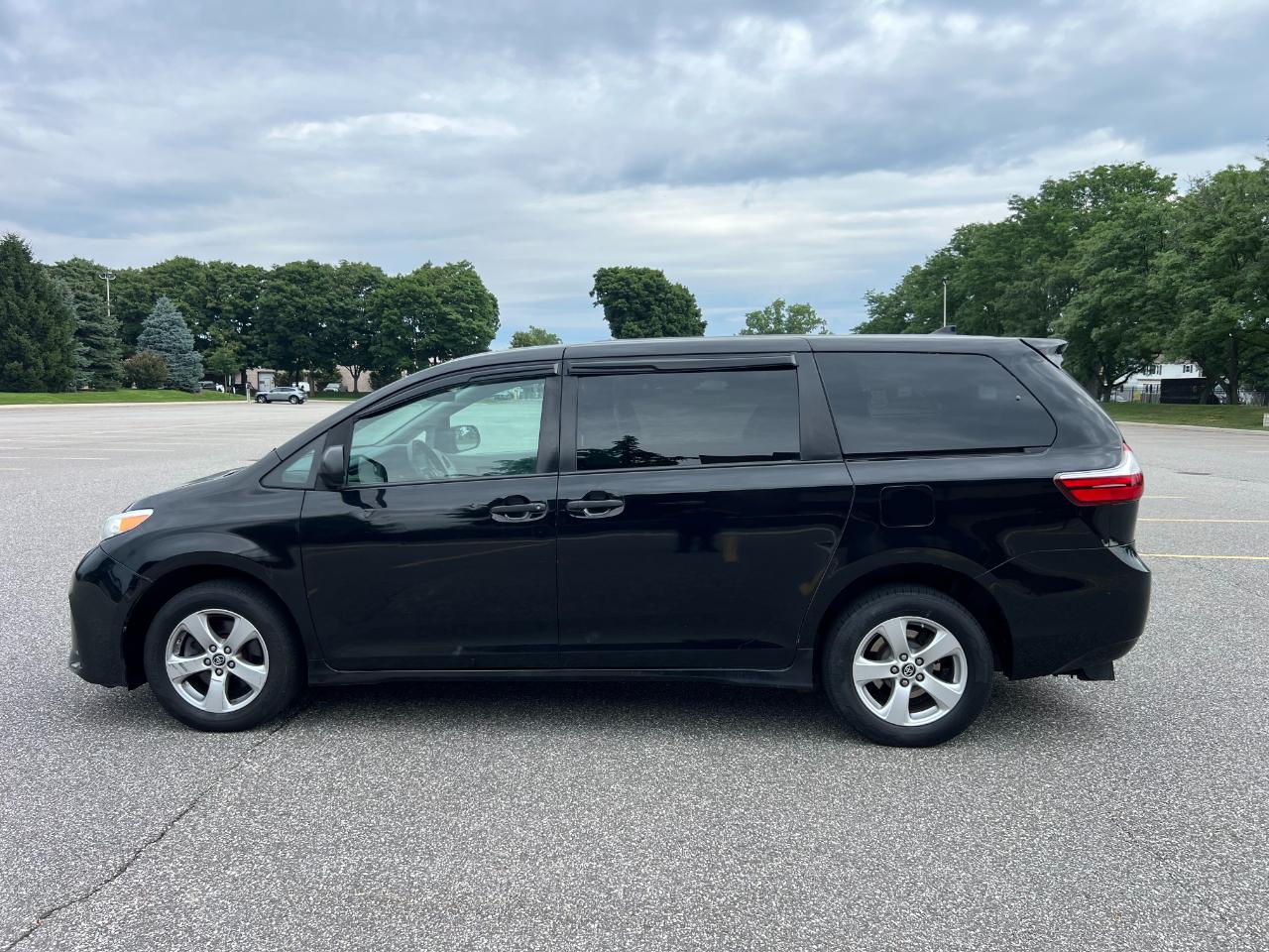 Toyota Sienna LE 7-Passenger Mobility 2019