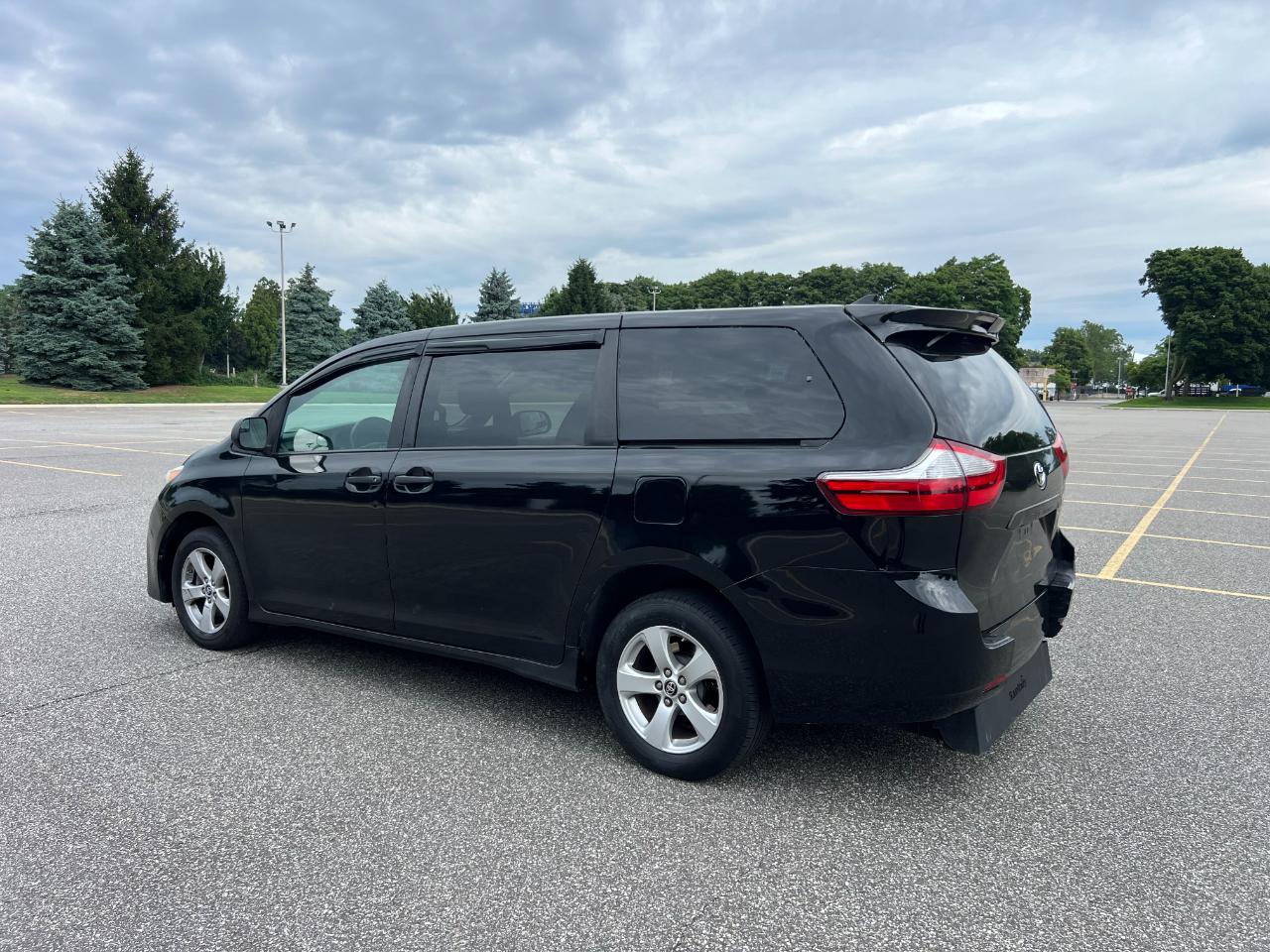 Toyota Sienna LE 7-Passenger Mobility 2019